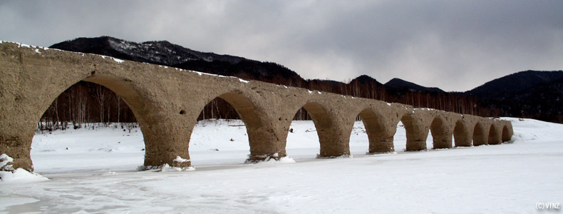 雪景色 北海道 糠平湖 タウシュベツ橋梁